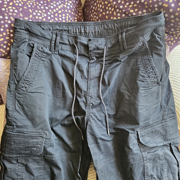 American Eagle Black Cargo Pants - Size 16 Long - Picture 5 of 10